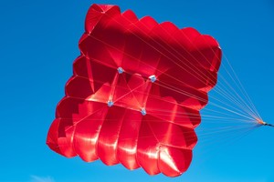 Раскрытый квадратный запасной парашют Sky Paragliders QUATRO LIGHT