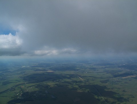 Полет на параплане под облаком над парадромом Каменка